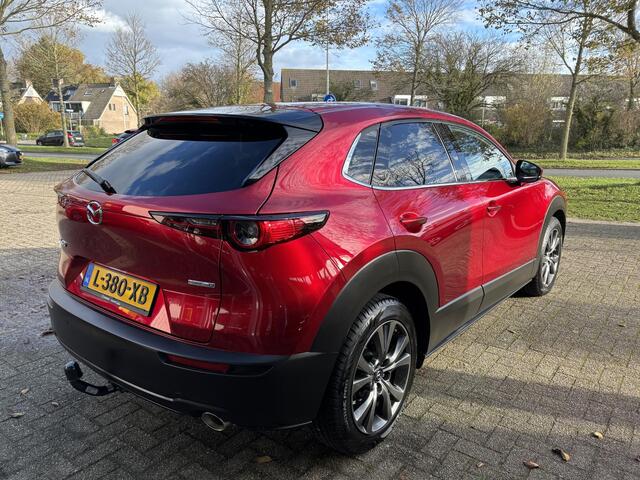 Mazda CX-30 2.0 e-SkyActiv-X M Hybrid Luxury NL-Auto, 1e Eig., Dealer Ondh, Automaat, Navigatie, Apple Carplay/ Android Auto, Bose Audio, A-Rij-Camera, Ad. Cruise Controle, Leer, Stoel verw., Stuur verw., Head-up, All-Seasons, Trekhaak