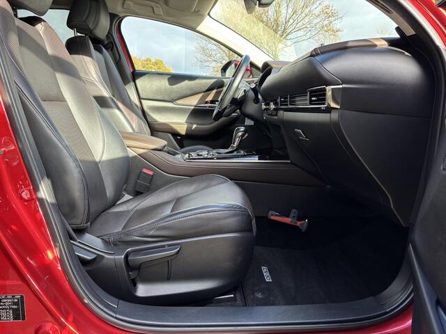 Mazda CX-30 2.0 e-SkyActiv-X M Hybrid Luxury NL-Auto, 1e Eig., Dealer Ondh, Automaat, Navigatie, Apple Carplay/ Android Auto, Bose Audio, A-Rij-Camera, Ad. Cruise Controle, Leer, Stoel verw., Stuur verw., Head-up, All-Seasons, Trekhaak