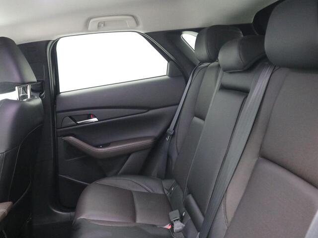 Mazda CX-30 2.0 e-SkyActiv-X M Hybrid Luxury AUTOMAAT / Trekhaak / 1300kg Trekgewicht / Dealeronderhouden / Lederen Bekleding / HUD Display / Adaptieve Cruise Control /