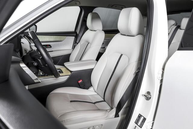 Mazda CX-60 2.5 e-SkyActiv PHEV Takumi | Dig.Cockpit | Adapt.Cruise | Winterpakket | PDC | Camera | NAV + App.Connect | ECC | Trekhaak | LM 21" |