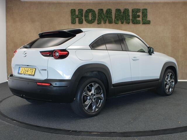 Mazda MX-30 e-SkyActiv 145 First Edition 36 kWh - SOH 94.6%! - ORIGINEEL NEDERLANDSE AUTO - ADAPTIEVE CRUISE CONTROL - APPLE CARPLAY/ANDROID AUTO - DODEHOEKDETECTIE - NAVIGATIE - HEAD UP DISPLAY - EXTRA GETINT GLAS - CLIMATE CONTROL - STOELVERWARMING VOORZIJDE -