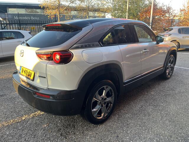 Mazda MX-30 e-SkyActiv 145 First Edition 36 kWh // HEAD-UP DISPLAY // DODEHOEK // ELEK.STOEL+GEHEUGEN // ADAPT. CRUISE // FULL LED //