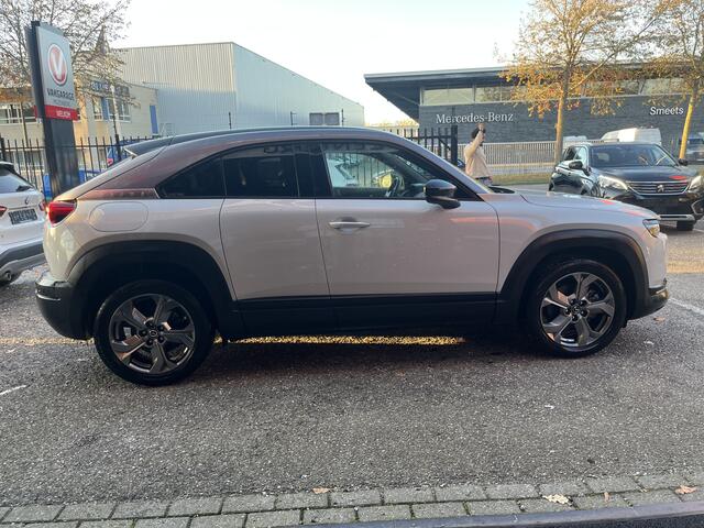 Mazda MX-30 e-SkyActiv 145 First Edition 36 kWh // HEAD-UP DISPLAY // DODEHOEK // ELEK.STOEL+GEHEUGEN // ADAPT. CRUISE // FULL LED //