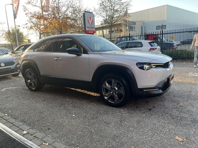 Mazda MX-30 e-SkyActiv 145 First Edition 36 kWh // HEAD-UP DISPLAY // DODEHOEK // ELEK.STOEL+GEHEUGEN // ADAPT. CRUISE // FULL LED //