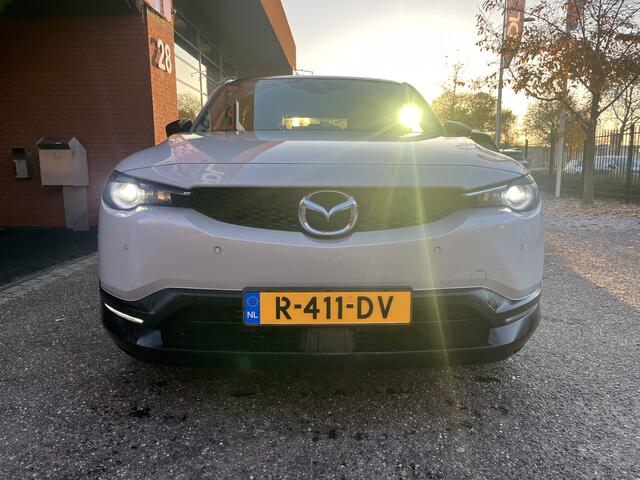 Mazda MX-30 e-SkyActiv 145 First Edition 36 kWh // HEAD-UP DISPLAY // DODEHOEK // ELEK.STOEL+GEHEUGEN // ADAPT. CRUISE // FULL LED //