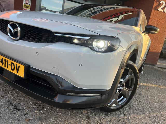 Mazda MX-30 e-SkyActiv 145 First Edition 36 kWh // HEAD-UP DISPLAY // DODEHOEK // ELEK.STOEL+GEHEUGEN // ADAPT. CRUISE // FULL LED //