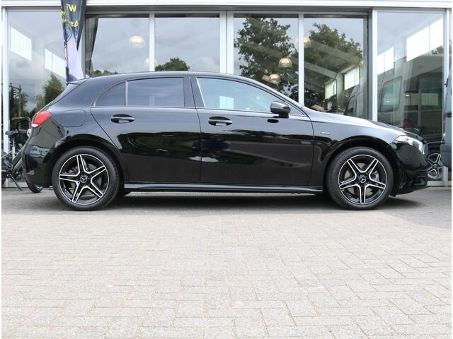 Mercedes-Benz A-KLASSE 250 e AMG line | Night pakket