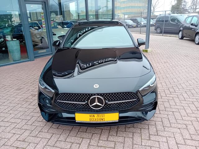 Mercedes-Benz A-KLASSE 220 4MATIC AMG Line Automaat, Zeer mooie auto full options, Dealer onderhouden, Dealer garantie tot 17-05-25, BOVAG