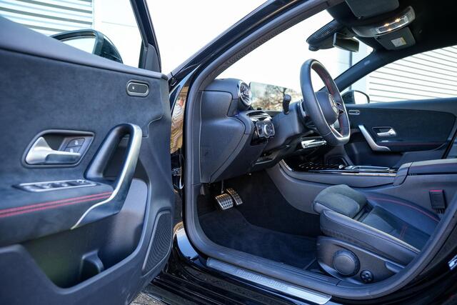 Mercedes-Benz A-KLASSE 200 d AMG Camera Ambient Widescreen Cruise Dode Hoek