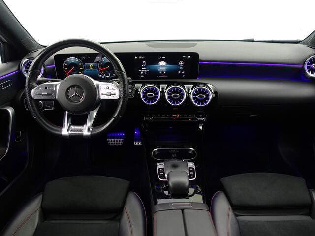 Mercedes-Benz A-KLASSE 250 AMG Premium Plus Aut- Sport Uitlaat, Panoramadak, Sfeereverlichting, Xenon Led, Stoelverwarming