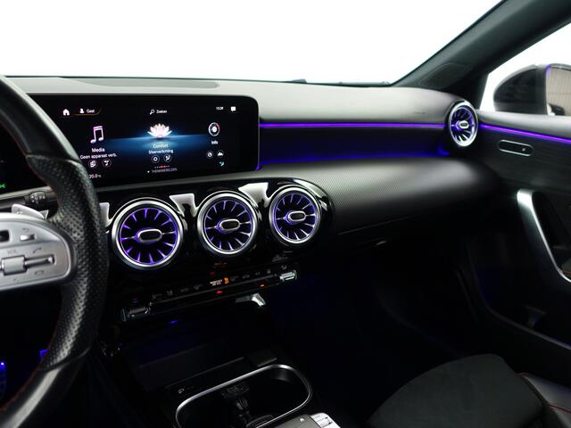 Mercedes-Benz A-KLASSE 250 AMG Premium Plus Aut- Sport Uitlaat, Panoramadak, Sfeereverlichting, Xenon Led, Stoelverwarming