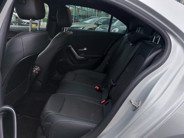 Mercedes-Benz A-KLASSE 250e Plug-In Hybrid Luxury Line | Origineel NL | Navi | Apple Carplay+Android Auto | Clima | Cruise | Stoelverwarming | Pdc V+A+Assist+Camera | Privacy Glass | 17''lm