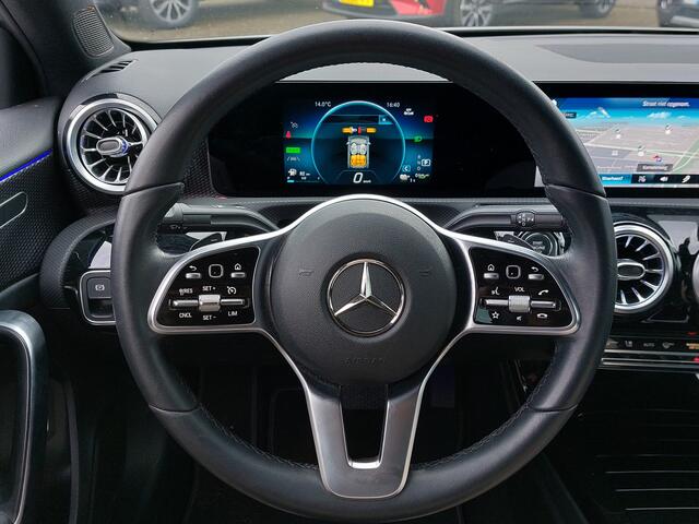 Mercedes-Benz A-KLASSE 250e Plug-In Hybrid Luxury Line | Origineel NL | Navi | Apple Carplay+Android Auto | Clima | Cruise | Stoelverwarming | Pdc V+A+Assist+Camera | Privacy Glass | 17''lm