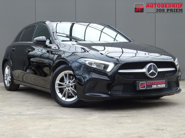 Mercedes-Benz A-KLASSE 180 Premium * LEER * GR NAVI * CAMERA !!