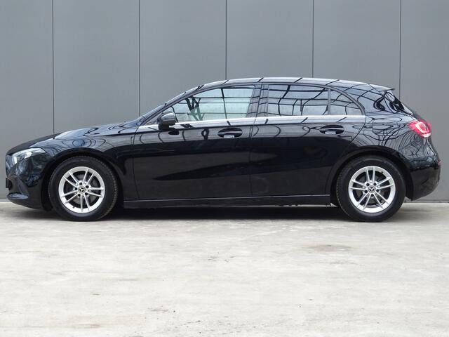 Mercedes-Benz A-KLASSE 180 Premium * LEER * GR NAVI * CAMERA !!