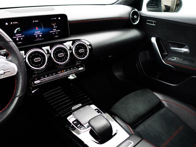 Mercedes-Benz A-KLASSE 200 AMG Prestige Aut- Panodak, Sport Interieur, Xenon Led, Park Assist, Camera, Stoelverwarming