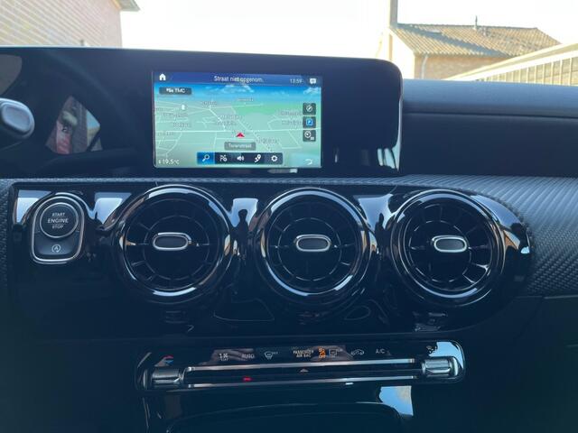 Mercedes-Benz A-KLASSE 180 SOLUTION LUXURY AUTOMAAT / NAVI / CRUISE CTR. / CAMERA