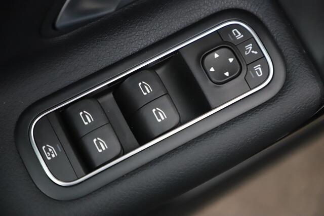 Mercedes-Benz A-KLASSE 180 d Business Solution Automaat Half Leder Sportstoelen Widescreen Navigatie Carplay Android Clima Cruise Achteruitrijcamera Getint Glas