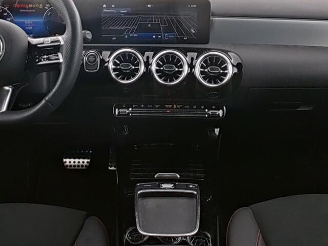 Mercedes-Benz A-KLASSE 250 e Face Lift AMG Plug-In Hybride | AMG Line Premium | Panorama Schuif-Kanteldak | Sfeerverlichting | Distronic | Burmester® | Multibeam Koplampen | Inclusief 24 maanden MB Certified garantie voor Europa.