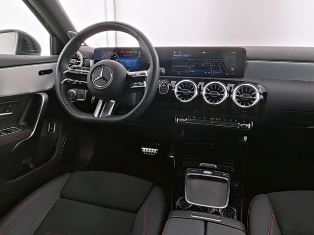 Mercedes-Benz A-KLASSE 250 e Face Lift AMG Plug-In Hybride | AMG Line Premium | Panorama Schuif-Kanteldak | Sfeerverlichting | Distronic | Burmester® | Multibeam Koplampen | Inclusief 24 maanden MB Certified garantie voor Europa.