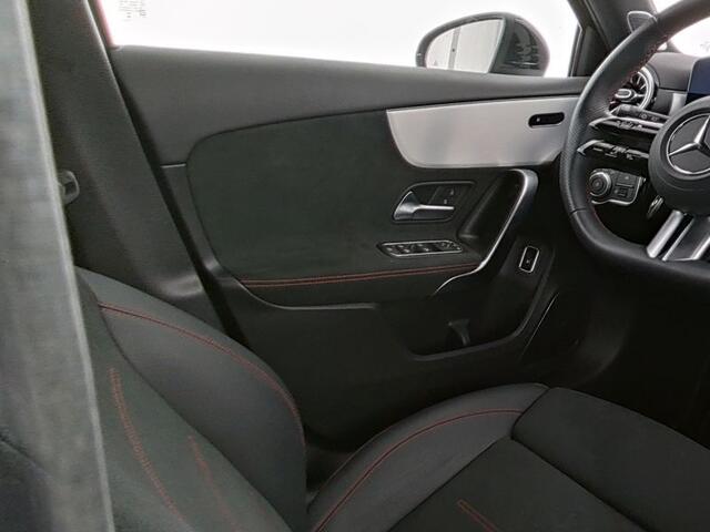 Mercedes-Benz A-KLASSE 250 e Face Lift AMG Plug-In Hybride | AMG Line Premium | Panorama Schuif-Kanteldak | Sfeerverlichting | Distronic | Burmester® | Multibeam Koplampen | Inclusief 24 maanden MB Certified garantie voor Europa.