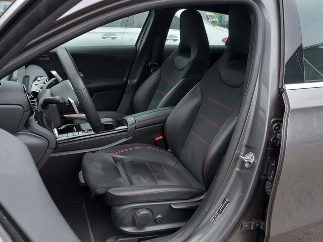 Mercedes-Benz A-KLASSE 180 136pk Automaat Business Solution AMG | Origineel NL | Navi | Apple Carplay+Android Auto | Clima | Cruise | Led Koplampen | Pdc V+A+Assist+Camera | Stoelverwarming | 18''lm