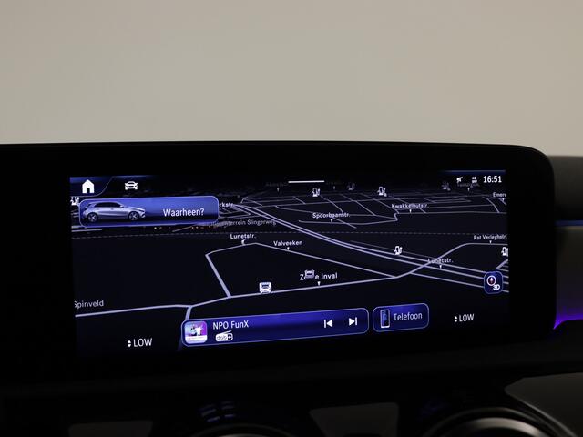 Mercedes-Benz A-KLASSE 250 e Luxury Nightpakket | Panoramaschuifdak | Bumester Sound | 360 Gr Camera | Dode Hoek Ass | Car Play | Extra USB-poorten | Burmester surround sound system | Parkeerpakket met 360°-camera |
