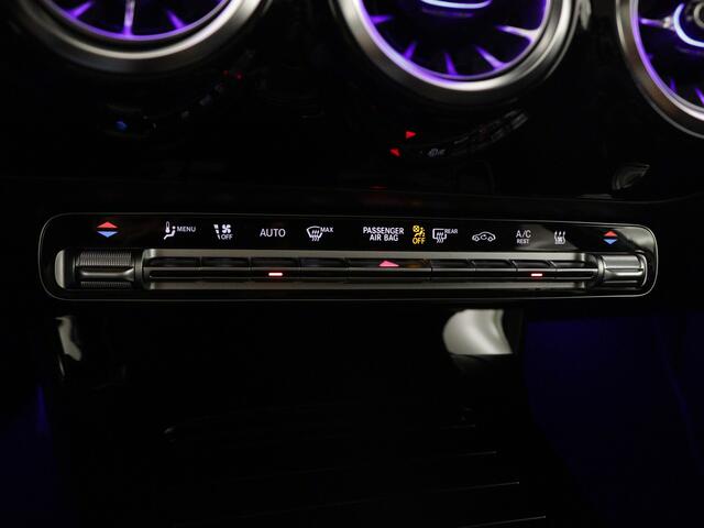 Mercedes-Benz A-KLASSE 250 e Luxury Nightpakket | Panoramaschuifdak | Bumester Sound | 360 Gr Camera | Dode Hoek Ass | Car Play | Extra USB-poorten | Burmester surround sound system | Parkeerpakket met 360°-camera |
