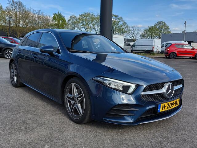 Mercedes-Benz A-KLASSE 180 136pk Automaat Business Solution AMG | Origineel NL | Navi | Apple Carplay+Android Auto | Clima | Cruise | Led Koplampen | Pdc V+A+Assist+Camera | Stoelverwarming | 18''lm