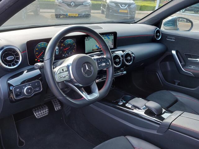 Mercedes-Benz A-KLASSE 180 136pk Automaat Business Solution AMG | Origineel NL | Navi | Apple Carplay+Android Auto | Clima | Cruise | Led Koplampen | Pdc V+A+Assist+Camera | Stoelverwarming | 18''lm