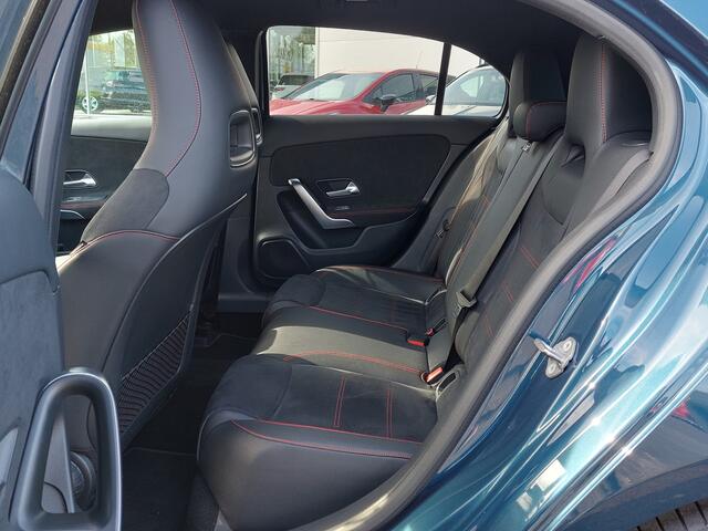 Mercedes-Benz A-KLASSE 180 136pk Automaat Business Solution AMG | Origineel NL | Navi | Apple Carplay+Android Auto | Clima | Cruise | Led Koplampen | Pdc V+A+Assist+Camera | Stoelverwarming | 18''lm