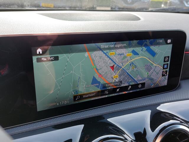 Mercedes-Benz A-KLASSE 180 136pk Automaat Business Solution AMG | Origineel NL | Navi | Apple Carplay+Android Auto | Clima | Cruise | Led Koplampen | Pdc V+A+Assist+Camera | Stoelverwarming | 18''lm