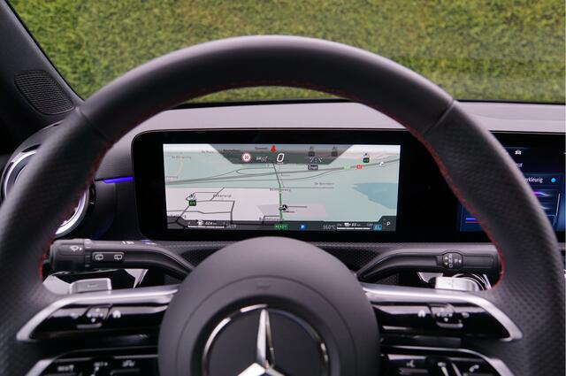 Mercedes-Benz A-KLASSE A 250 e AMG Line Night Facelift | Pano Carplay Distronic Sfeer