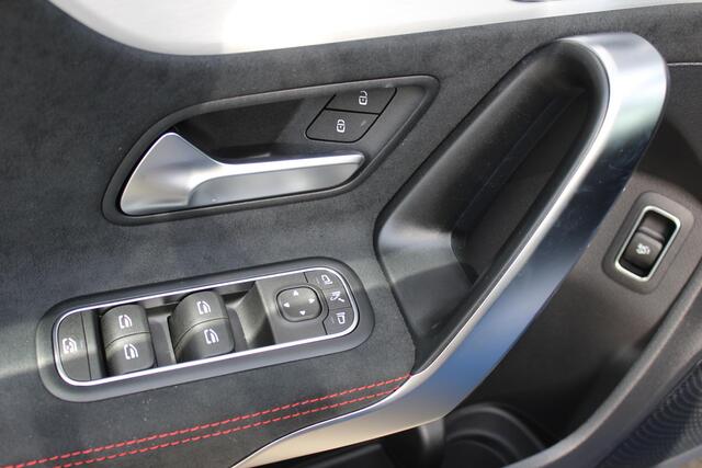 Mercedes-Benz A-KLASSE Limousine 180 Star Edition Panorama dak