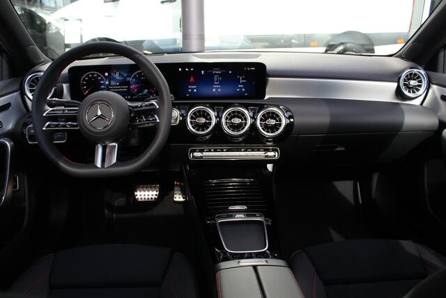 Mercedes-Benz A-KLASSE Limousine 180 Star Edition Panorama dak