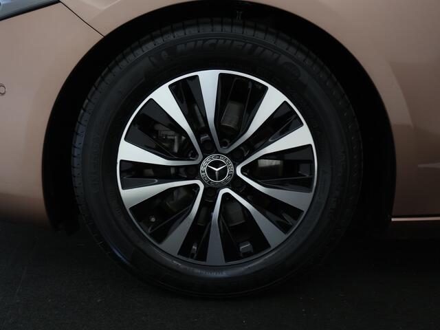 Mercedes-Benz A-KLASSE 200 Business Line | Panorama Schuif/Kanteldak | Parkeersensoren + camera achter | Comfortstoelen Lederlook i.c.m Stoelverwarming | DAB + Apple Car Play | Inclusief 24 maanden MB Certified garantie voor Europa.