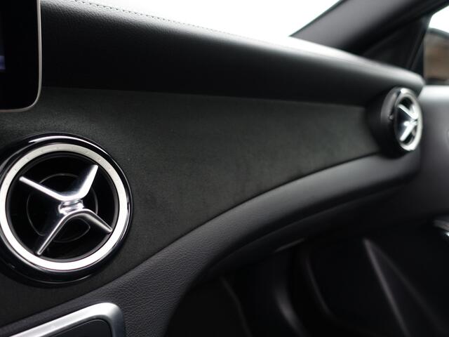 Mercedes-Benz A-KLASSE 180 AMG Night Edition Aut- Panoramadak, Sfeerverlichting, Alcantara Interieur Afwerking, Xenon Led, Keyless