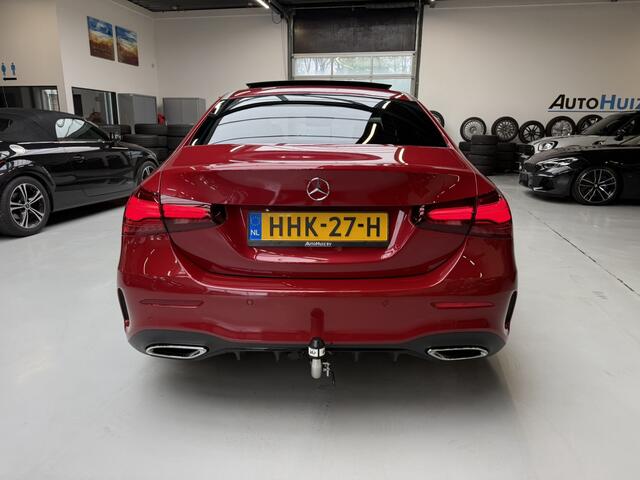 Mercedes-Benz A-KLASSE 180 Star Edition AMG Line 19 Inch Panoramadak Trekhaak Achteruitrijcamera