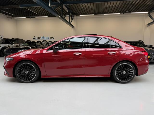Mercedes-Benz A-KLASSE 180 Star Edition AMG Line 19 Inch Panoramadak Trekhaak Achteruitrijcamera