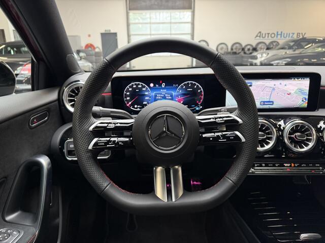 Mercedes-Benz A-KLASSE 180 Star Edition AMG Line 19 Inch Panoramadak Trekhaak Achteruitrijcamera