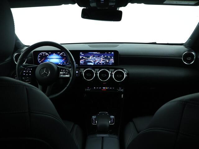 Mercedes-Benz A-KLASSE 200 Style | Parkeerpakket met Camera | Car Play | DAB | LED Verlichting | Cruise Control | Inclusief 24 maanden MB Certified garantie voor Europa.