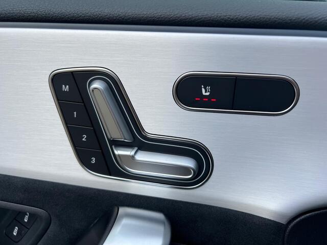 Mercedes-Benz A-KLASSE 200 AMG Line | Panoramadak | Burmester Surround Sound | Distronic Afstandsassistent | 360° Camera | Dodehoekassistent | MULTIBEAM LED Koplampen | Elektrisch Verstelbare Stoelen + Memory | Apple CarPlay | Android Auto | Sfeerverlichting