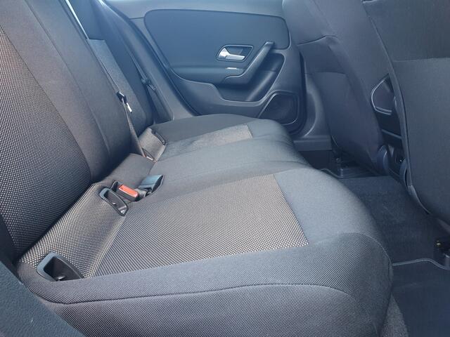 Mercedes-Benz A-KLASSE 160 Business Solution DIG.COCKPIT/NAVI/PDC/LED/LMV