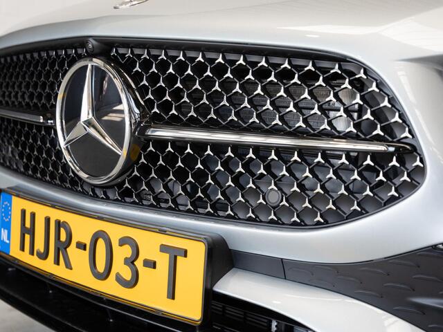 Mercedes-Benz A-KLASSE Limousine 180 Star Edition AMG Line PLUS Panorama dak