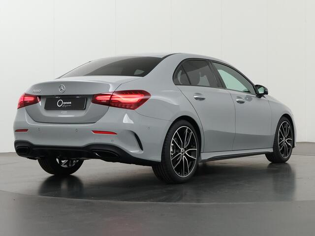 Mercedes-Benz A-KLASSE 180 Business Solution AMG | Night edition | Panoramadak | Memory stoelen | Sfeerverlichting | Stoelverwarming |