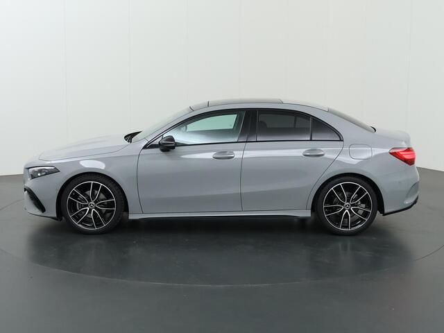 Mercedes-Benz A-KLASSE 180 Business Solution AMG | Night edition | Panoramadak | Memory stoelen | Sfeerverlichting | Stoelverwarming |
