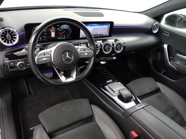Mercedes-Benz A-KLASSE 180 AMG Night Edition Aut- Panodak, Sfeerverlichting, Xenon Led, Camera, Sport Interieur