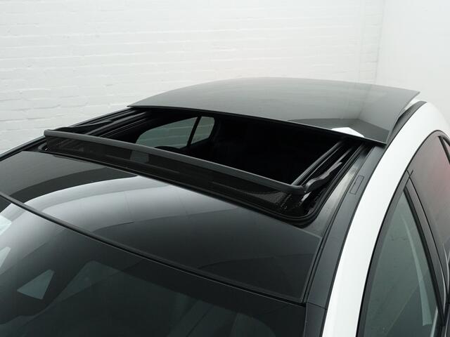 Mercedes-Benz A-KLASSE 250 AMG Night Edition Design aut- Panoramadak, Sfeerverlichting, Dynamic select, Lane Assist, Park Assist, Design Afwerking