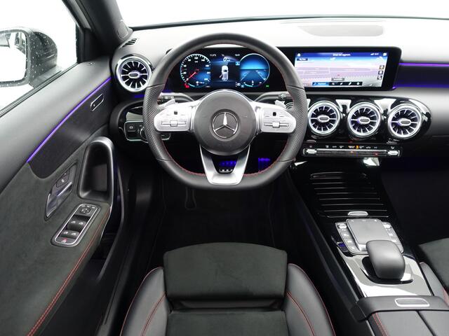 Mercedes-Benz A-KLASSE 250 AMG Night Edition Design aut- Panoramadak, Sfeerverlichting, Dynamic select, Lane Assist, Park Assist, Design Afwerking