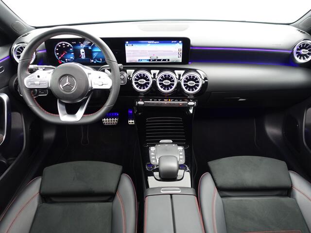 Mercedes-Benz A-KLASSE 250 AMG Night Edition Design aut- Panoramadak, Sfeerverlichting, Dynamic select, Lane Assist, Park Assist, Design Afwerking